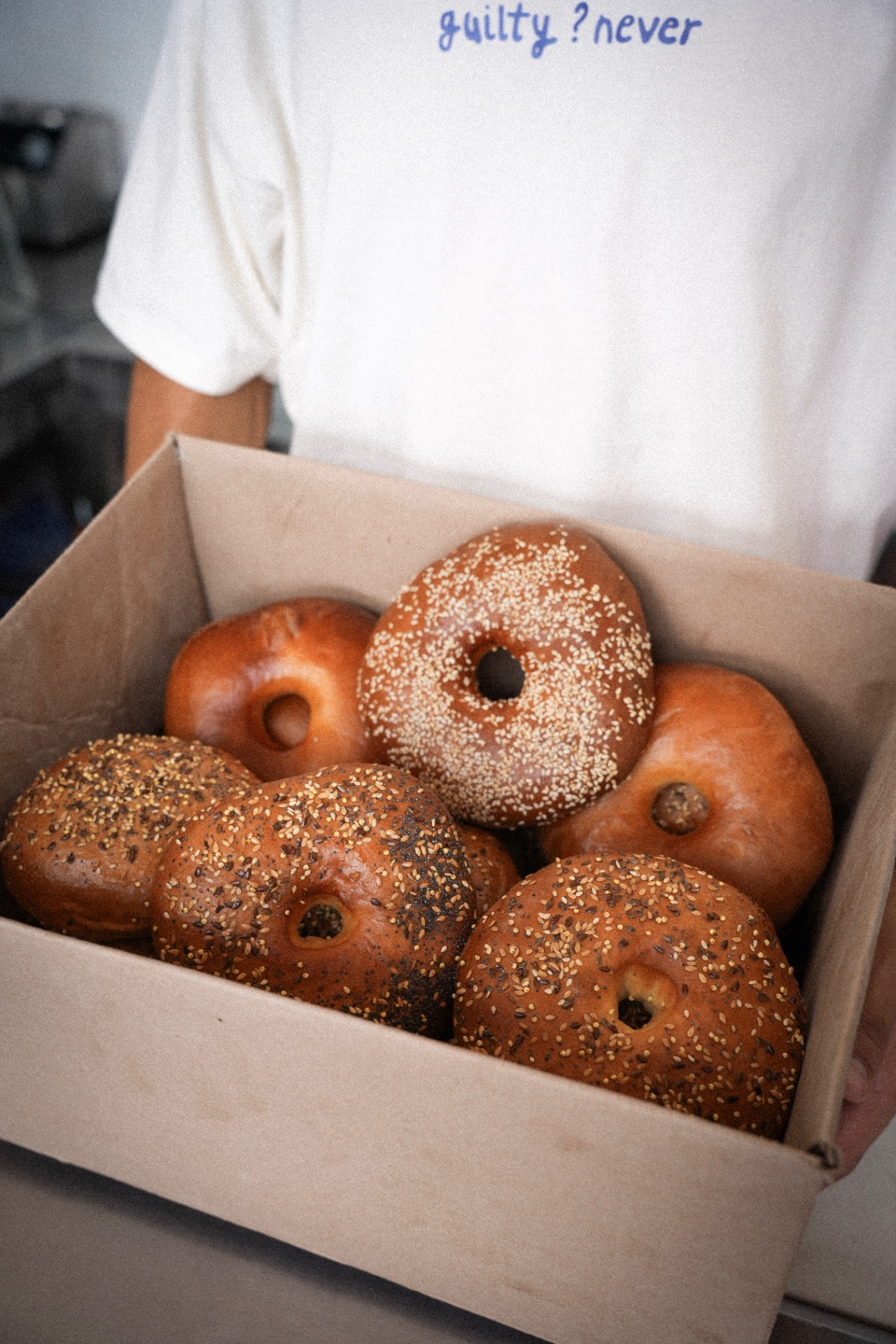 Assortiment de bagels artisanaux OZMO — sésame, everything, nature